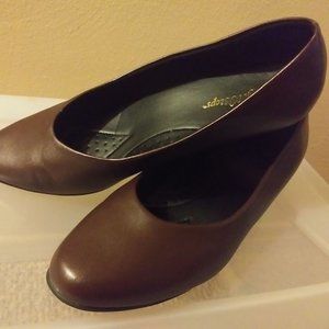 Women's 1-inch heel pumps, 9W, by Angel Steps